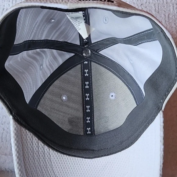 Under Aarmour Baseball cap boys youth S/M tan/white/black/grey - Picture 3 of 6